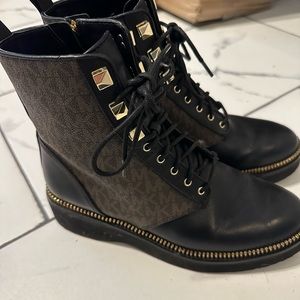 Michael Kors Haskell Crinkled Leather and Logo
Combat Boot size 7.5 Black Brown